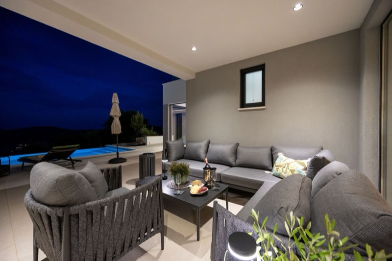 Terrace Lounge