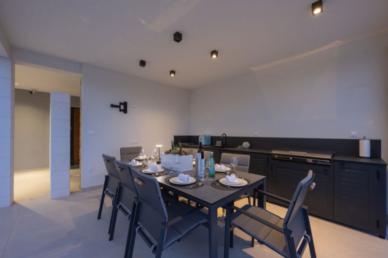 Alfresco Dining